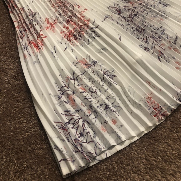 Artizia Bavarian Pleated Floral White Skirt - Picture 5 of 6